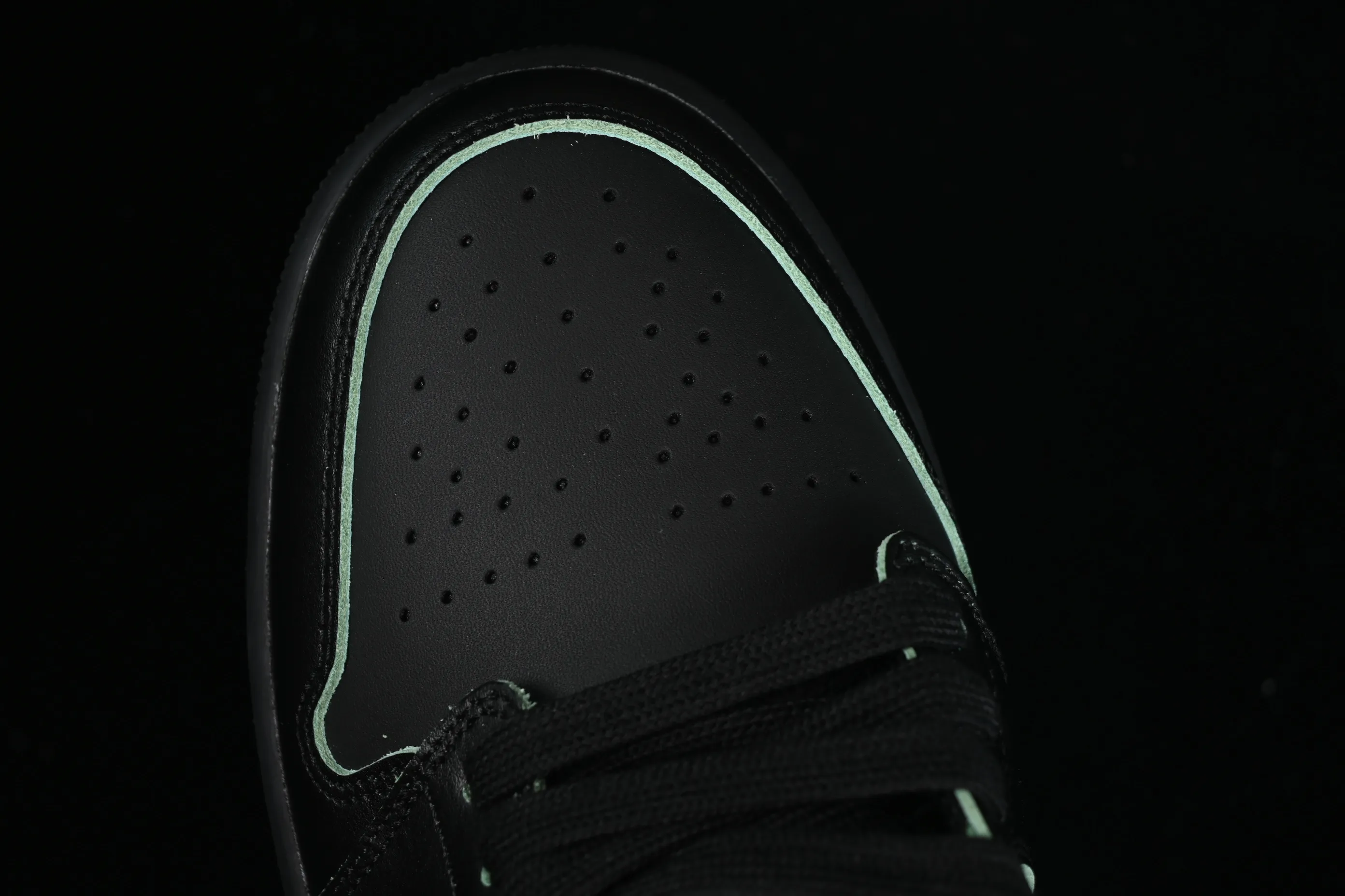 All Categories Air Jordan Jordan Series Basketball Shoes Air Jordan 1 Low Air Jordan 1 Low "Black Cat" AJ1 Joe 1 Special Edition Black Low-top Basketball Shoes HM3690-001